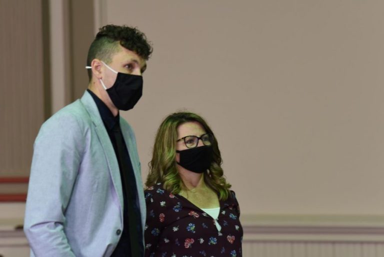 Woman embezzled nearly $60,000 from local doctor, likely to get community control
